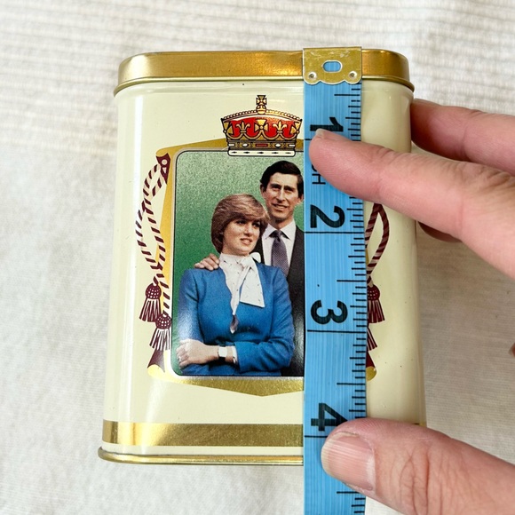 Vintage Princess Diana & Charles Wedding Royalty Tin - Picture 10 of 13